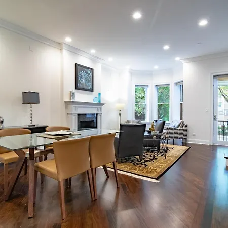 Luxurious Gold Coast 4Br 4-Story Villa With Parking Sleeps 12 Guests